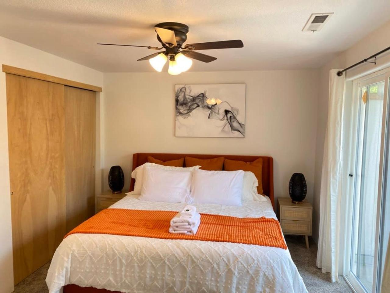 Hot Tub! King Bed-Firepitt-Near Airport& Freeway Medford Exterior foto