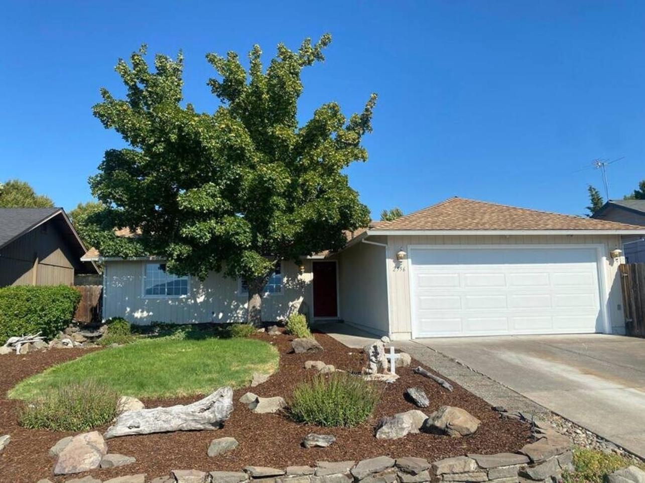 Hot Tub! King Bed-Firepitt-Near Airport& Freeway Medford Exterior foto