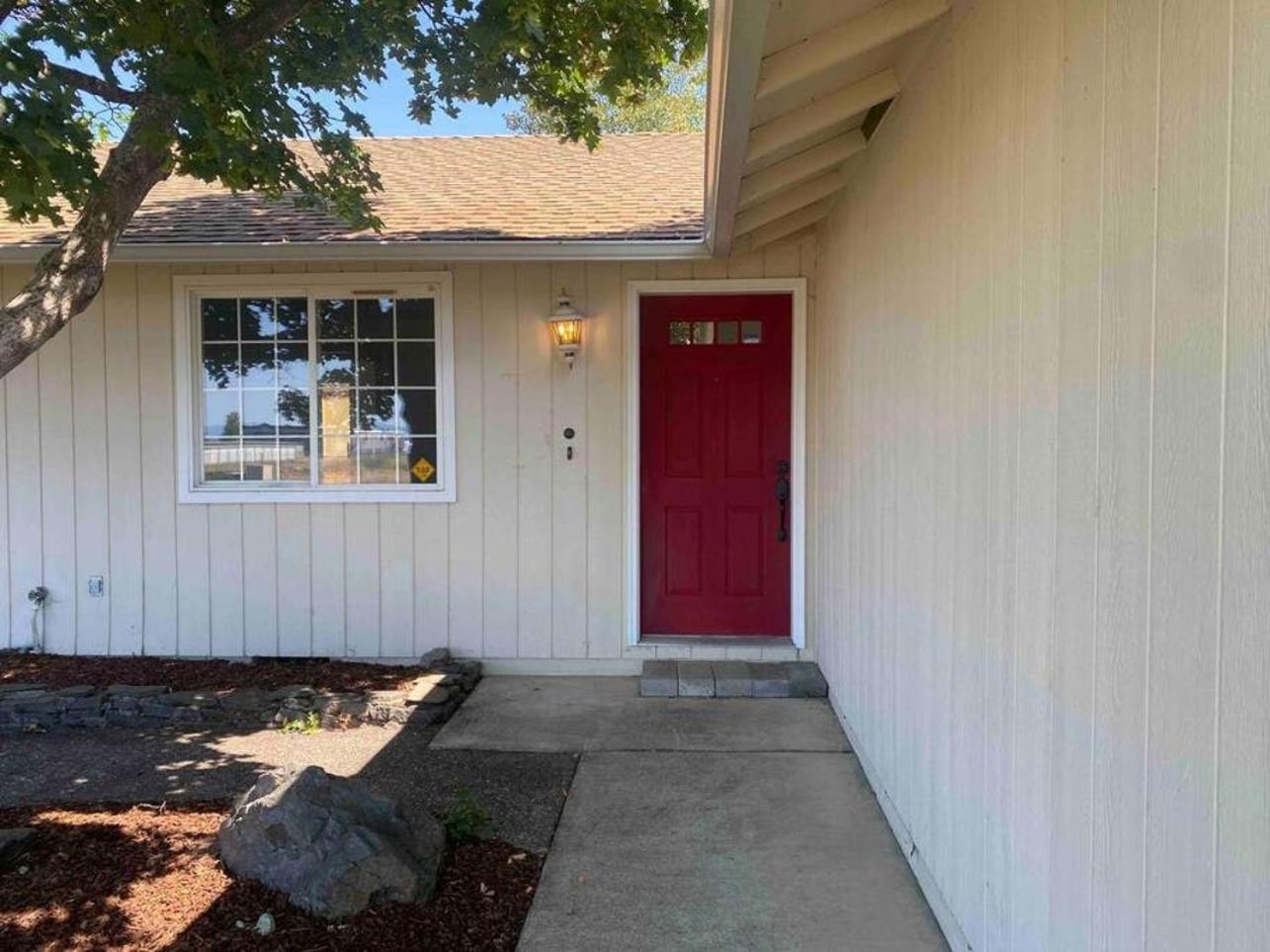 Hot Tub! King Bed-Firepitt-Near Airport& Freeway Medford Exterior foto