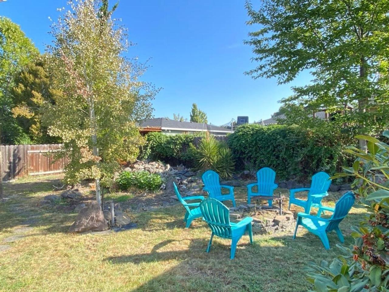 Hot Tub! King Bed-Firepitt-Near Airport& Freeway Medford Exterior foto