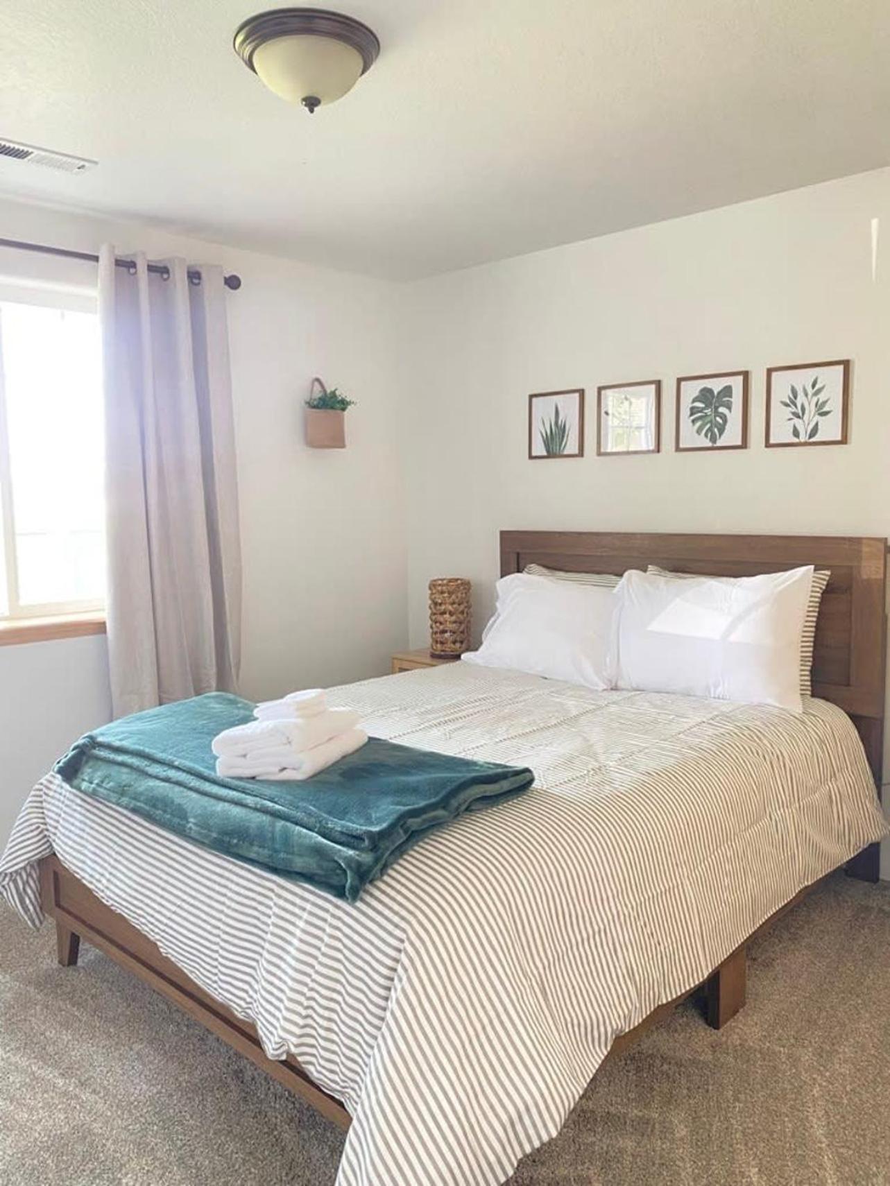 Hot Tub! King Bed-Firepitt-Near Airport& Freeway Medford Exterior foto