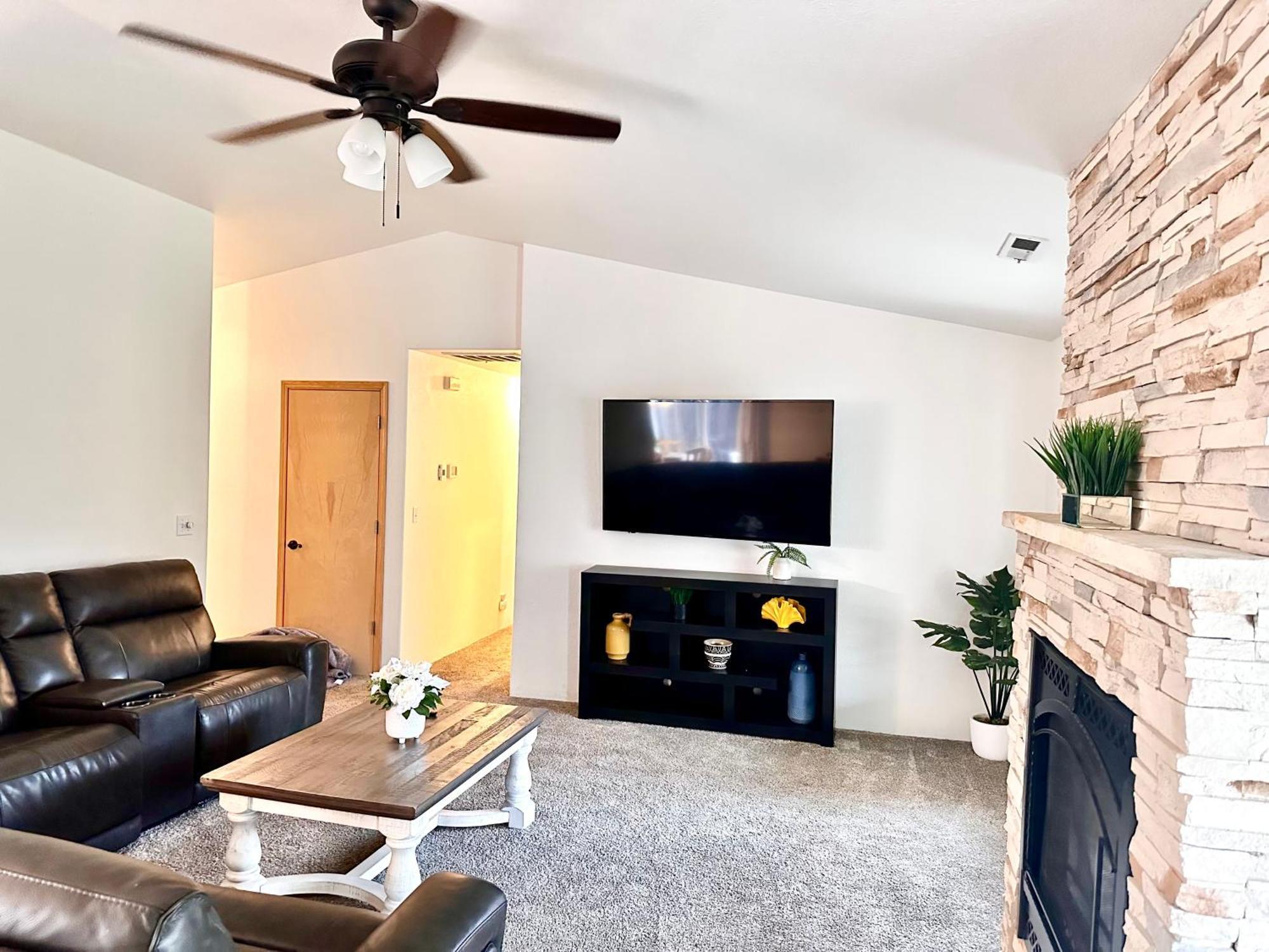 Hot Tub! King Bed-Firepitt-Near Airport& Freeway Medford Exterior foto