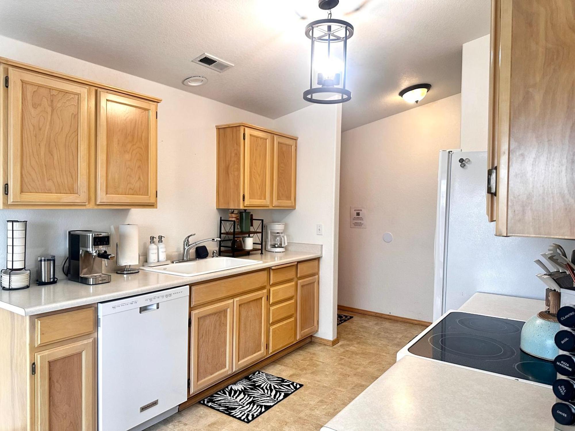 Hot Tub! King Bed-Firepitt-Near Airport& Freeway Medford Exterior foto
